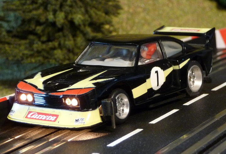 4-STÜCK Reifen + 8 Schleifer + 2 GLÜHBIRNEN für Carrera Servo 140 V1 Auto`s