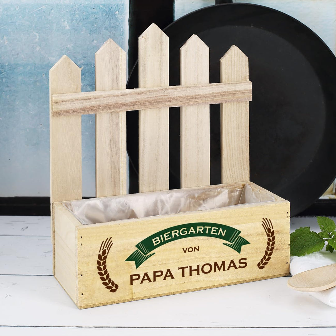Herz & Heim® Geburtstags-Geschenk Pflanzkiste mit Personalisierung als Geschenkverpackung Biergarten