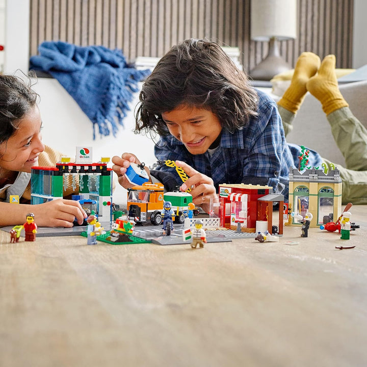 LEGO 60292 City Stadtzentrum Bauset mit Spielzeug-Motorbike, Fahrrad, Truck, Strassenplatten und 8 M