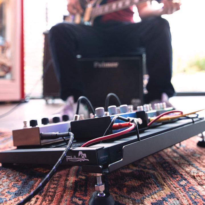 Palmer Pedalbay 40 PB Set - Pedalboard 40 cm inkl Palmer WT PB 40 Netzteil mit 8 Ausgängen, 40 cm