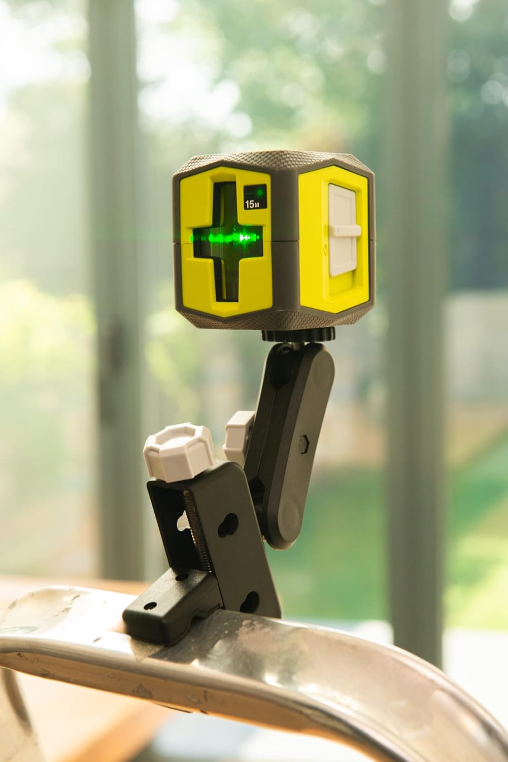 RYOBI batteriebetriebener Kreuzlinienlaser RBCLLG1, horizontale und vertikale Laserlinie bis max. 15