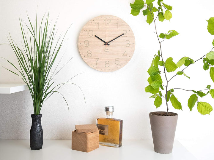 huamet Wanduhr Holz Eiche astig mit arabischen Zahlen Ziffern, runde Design Holzwanduhr, geräuschlos