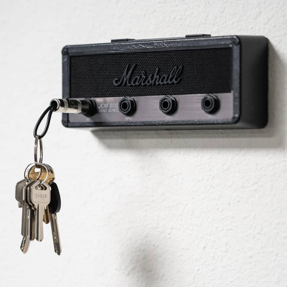 P Pluginz Marshall Stealth Jack Rack zur Wandmontage inkl. 4 Gitarrenstecker-Schlüsselanhänger und 1