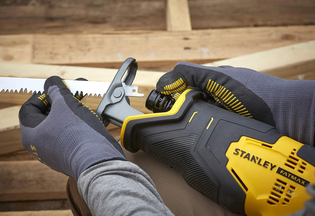 Stanley FatMax 18V Akku-Säbelsäge SFMCS300D2K (2.0 Ah, variable Hubzahl, werkzeugloser Sägeblattwech