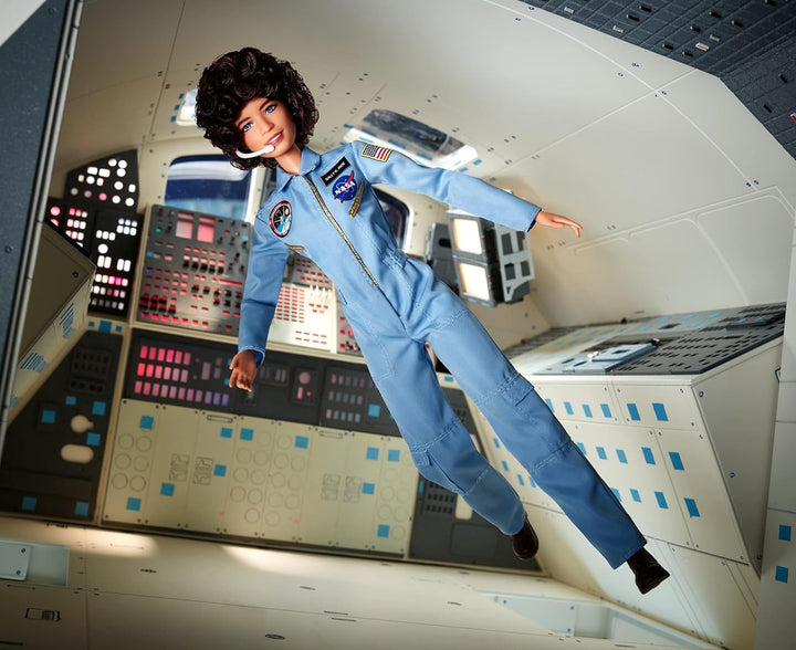 Barbie FXD77 - Signature Inspiring Woman Sally Ride Collector Sammler Puppe Mehrfarbig