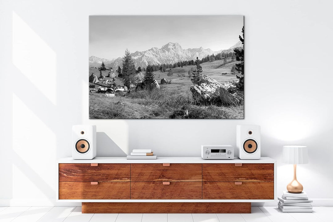 die Dolomiten in herbstlichen Farben Format: 80x60 als Leinwand, Effekt: Schwarz&Weiss, Motiv fertig