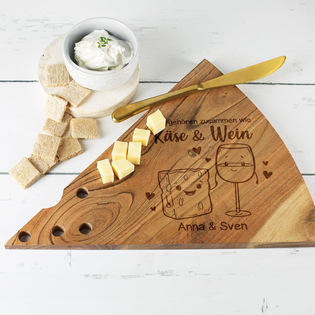 Herz & Heim® Käsebrett mit Gravur/Holz-Servierplatte für Käsespezialitäten (Käse & Wein), Käse
