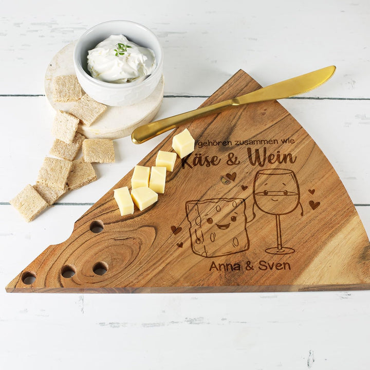 Herz & Heim® Käsebrett mit Gravur/Holz-Servierplatte für Käsespezialitäten (Käse & Wein), Käse