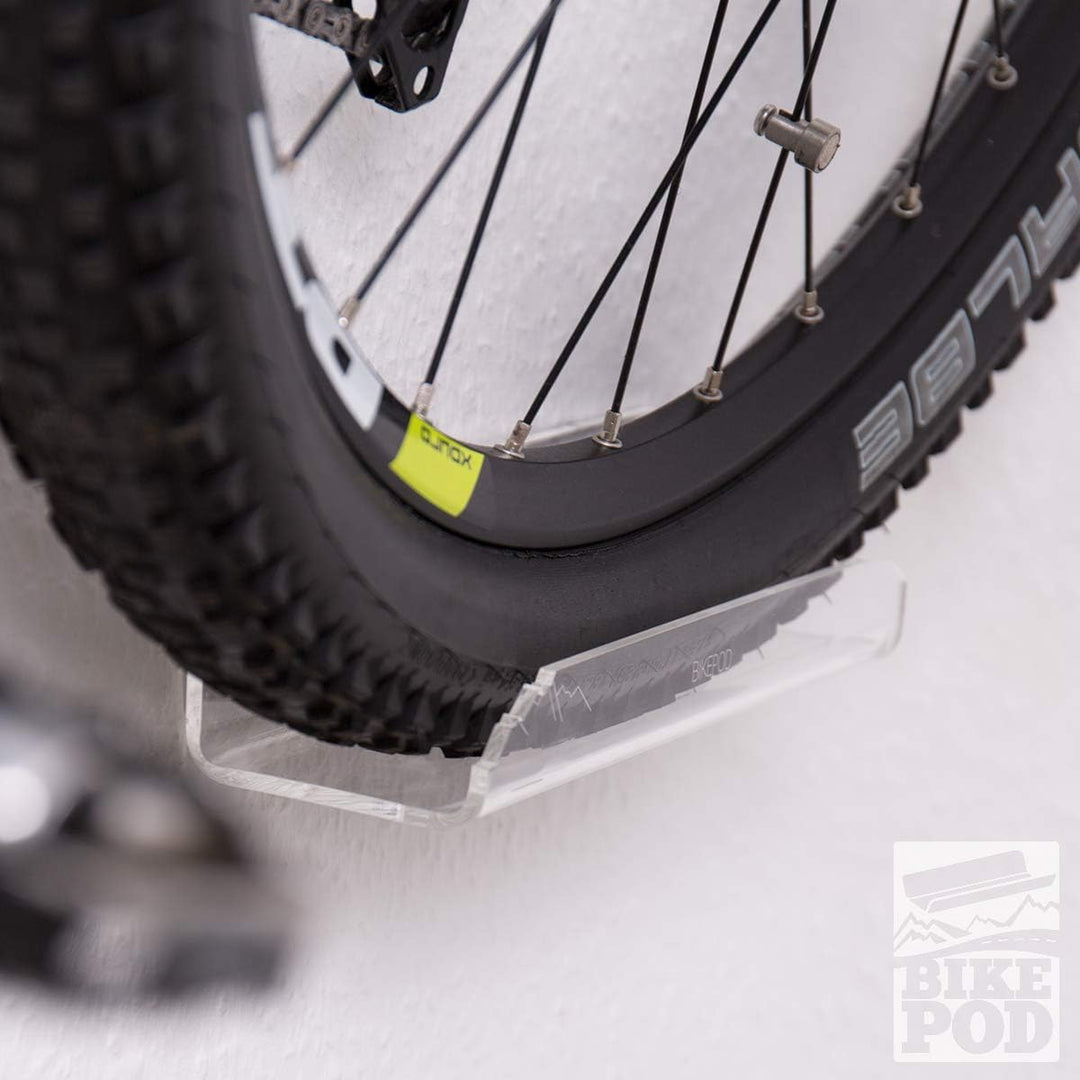 WANDKINGS BIKEPOD Wandhalter - Transparent - für 1 Fahrrad, Rennrad, Mountainbike & mehr - Wandhalte