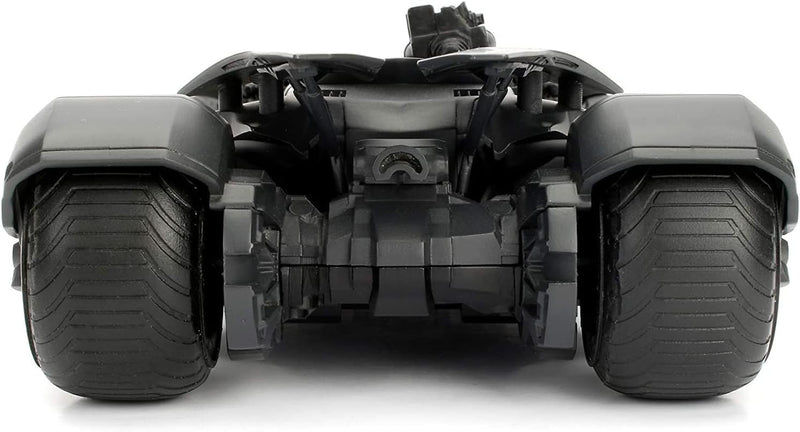 Jada Toys 253215000 Justice League Batmobil, hochdetailiertes 1:24 Modellauto inkl. Batman-Figur, Co