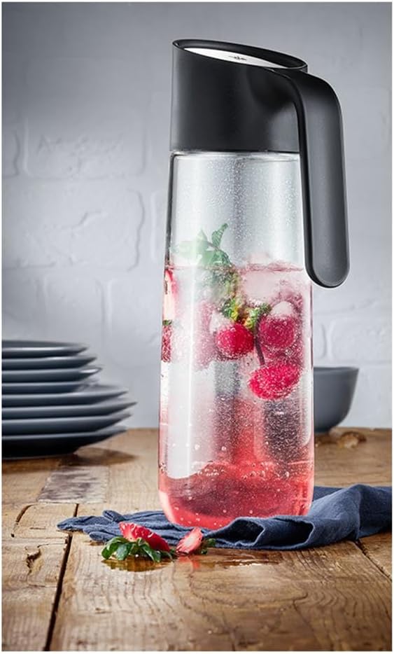 WMF Nuro Wasserkaraffe 1l, mit Griff, Höhe 29,7 cm, Glas-Karaffe, CloseUp-Verschluss, schwarz