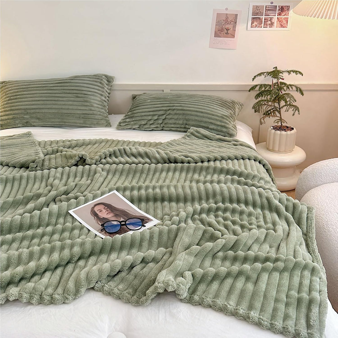 Kuscheldecke 200x230 cm - Warme Flausige Bettüberwurf Decke und Sofadecke Mama, Frauen und Freundin