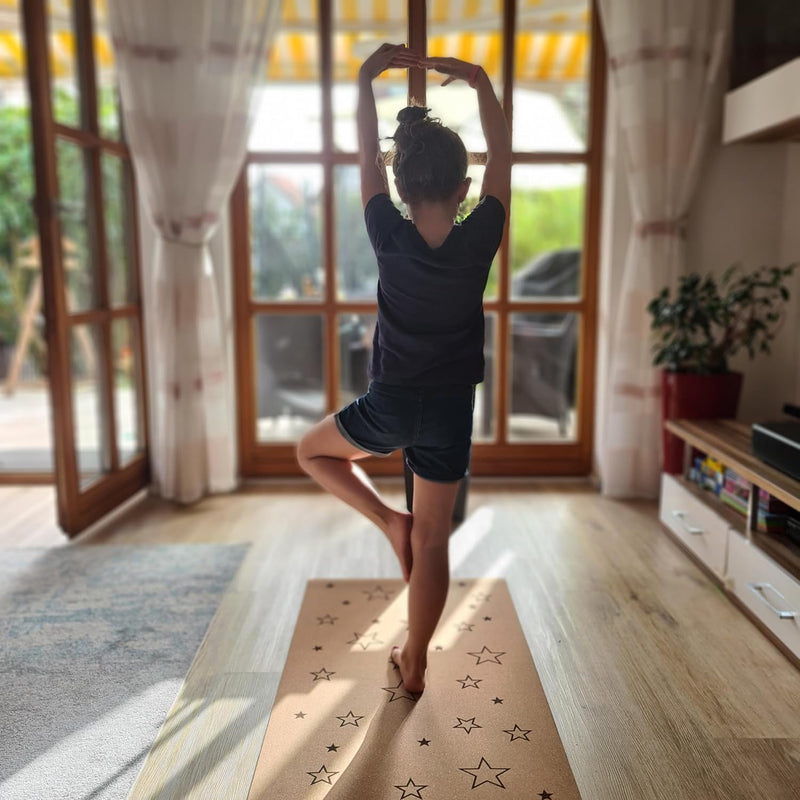 Yogamatte für Kinder aus Kork & Kautschuk mit Sterne, Grösse 155x61cm, schadstofffrei, rutschfest, v