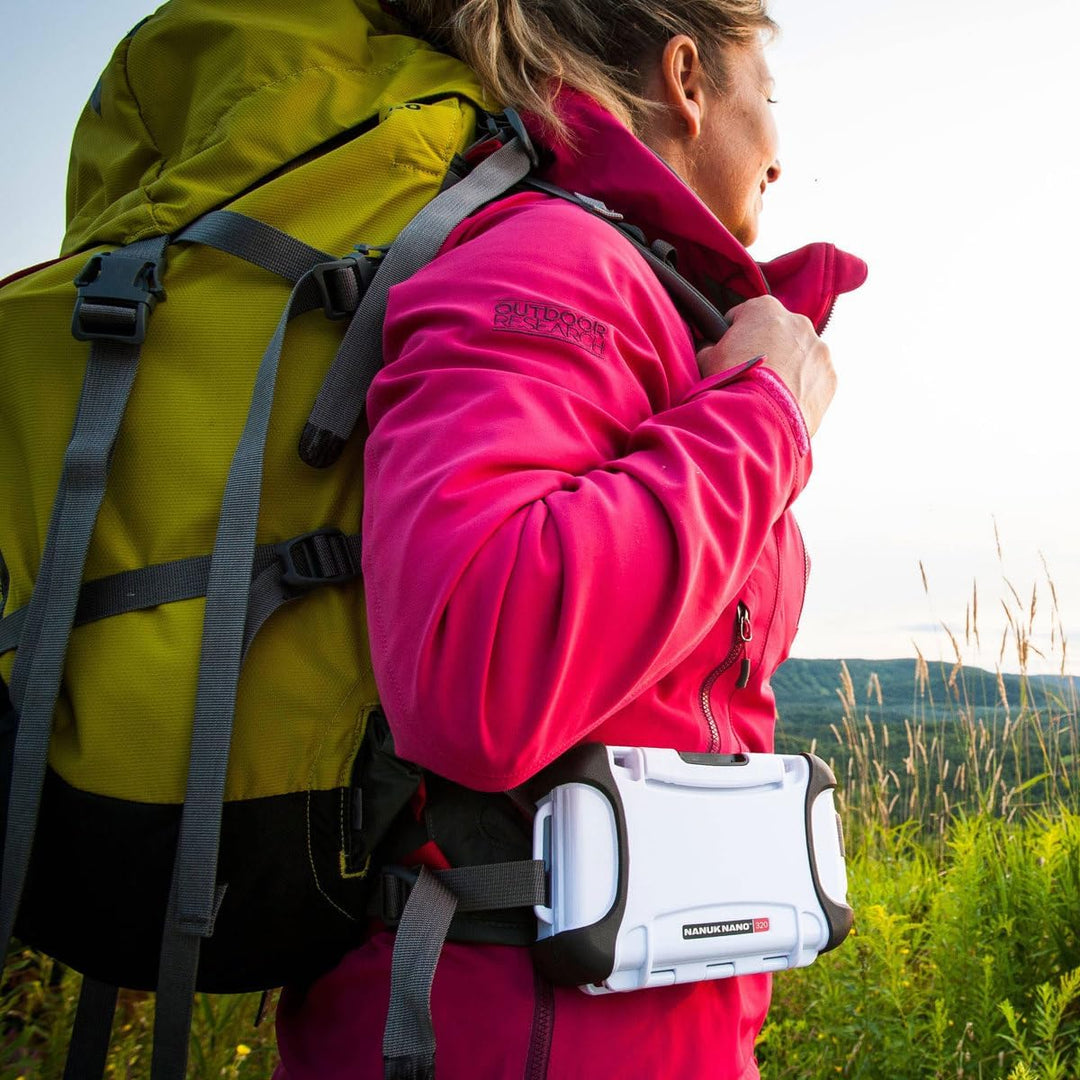 Nanuk 320 Nano Serie Wasserdichtes Medium Hartschalenkoffer für Handys, Kameras und Elektronik - Sch