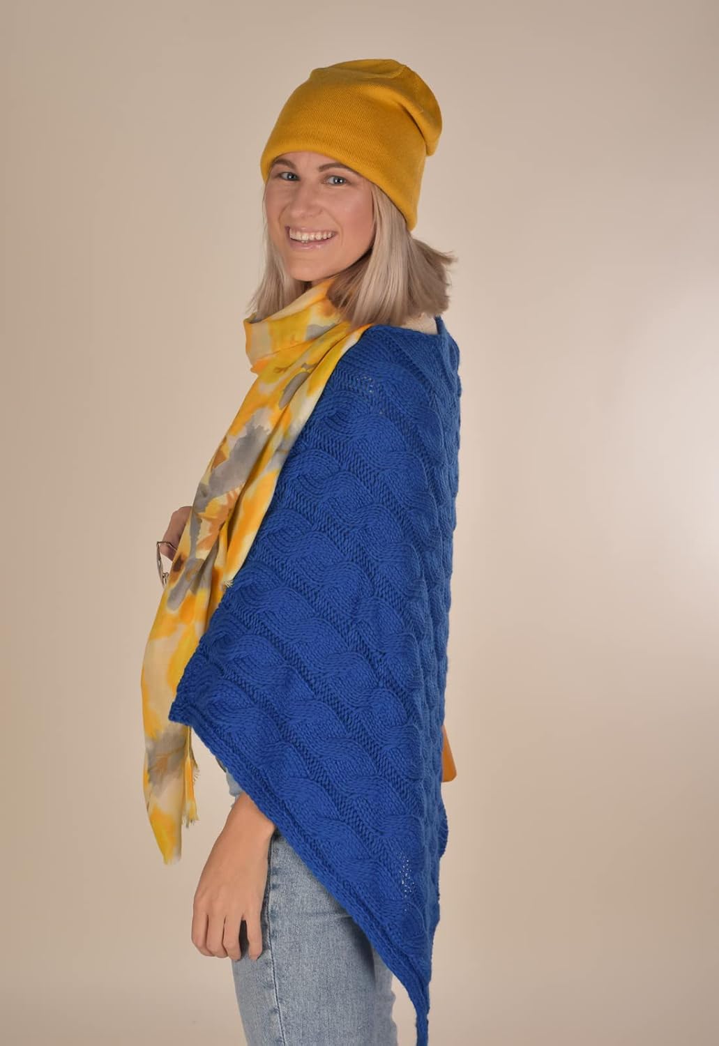 styleBREAKER Strick Poncho mit Zopfmuster, Rundhals Strickponcho, Grobstrick, Damen 08010040 Einheit