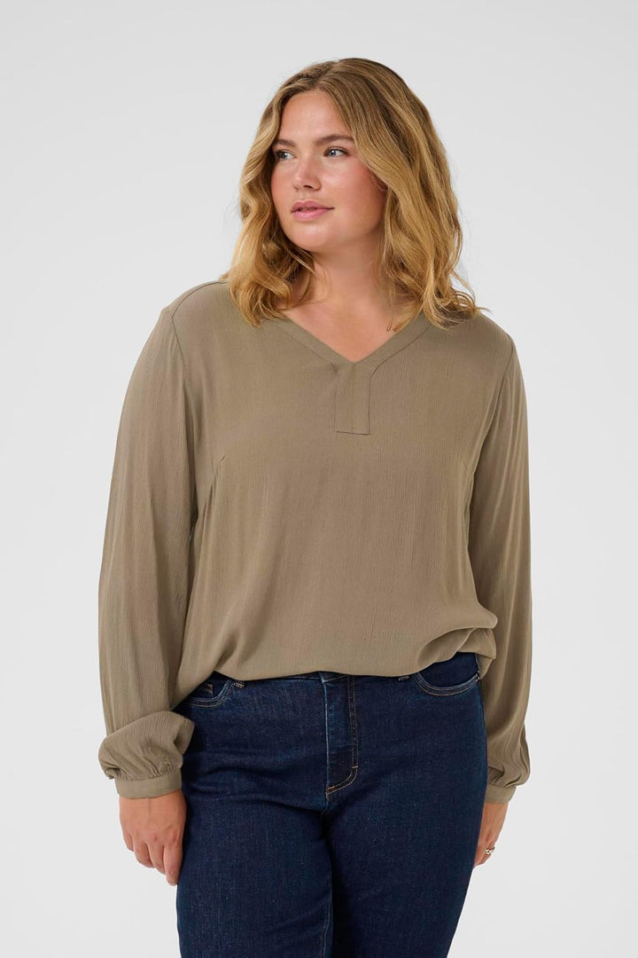KAFFE Curve Damen Kaffe Curve Plus-Size Damenbluse, Lange Ärmel, V-Neck, Regular Fit Rounded Hem Blu