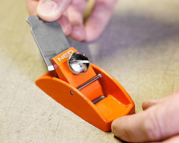 NEO TOOLS Mini Holzhobel Blockhobel Einhandhobel 89x35 mm Mini Handhobel, 65 MN Stahlklinge, Gusseis