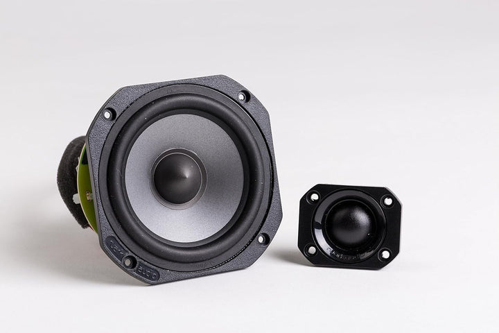 RUARK AUDIO RUARK AUDIO MR1MK2-WALNUT MR1 Mk2 Aktive Bluetooth-Lautsprecher mit edlem Walnussfurnier