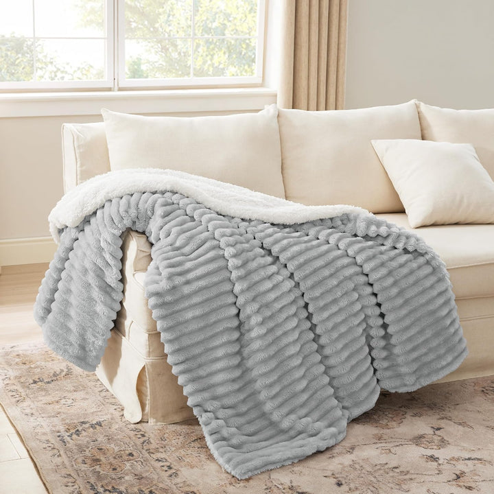 BEDSURE Sherpa Decke Hellgrau - Warme Dicke Kuscheldecke Flauschig, Sofadecke Couchdecke Winterdecke
