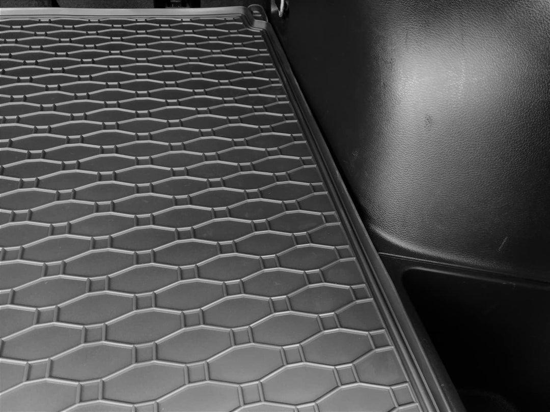 Passgenaue Kofferraumwanne und Gummifussmatten geeignet für Jeep Compass ab 2017 + Gurtschoner