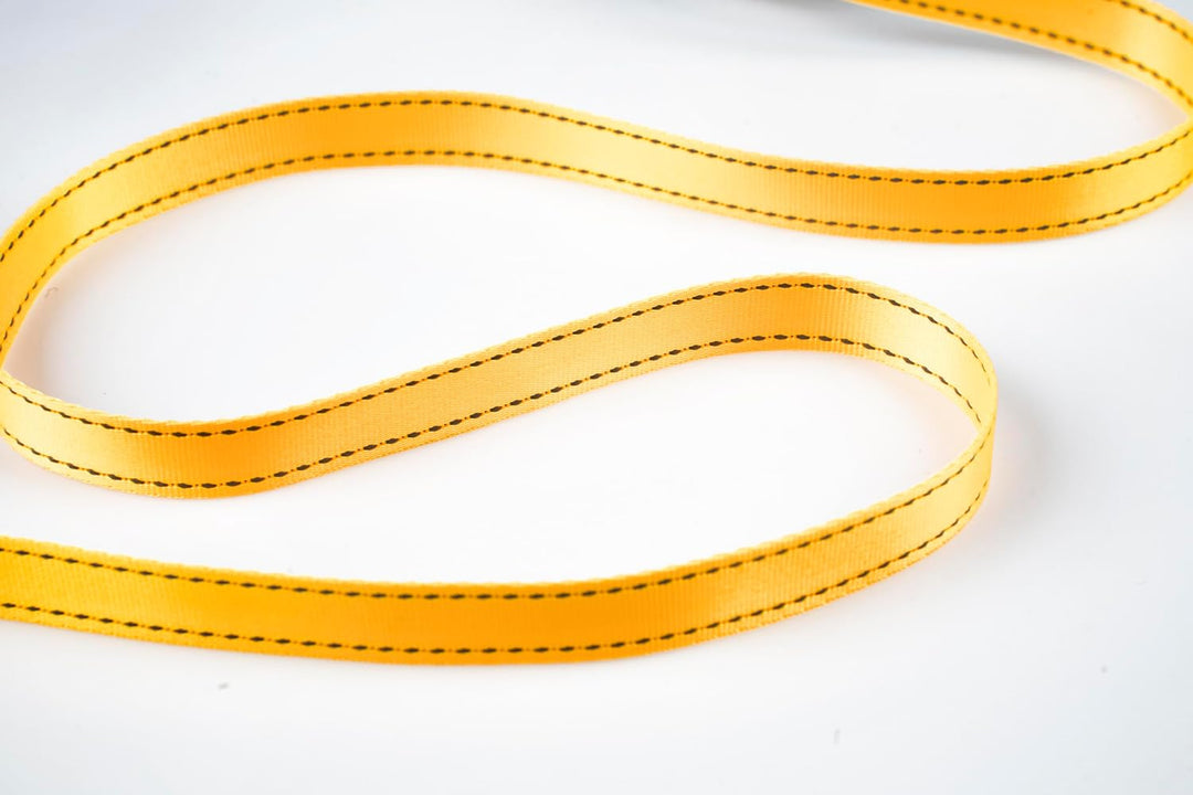 Julius-K9 Rollleine, L - 5 m Band, Schwarz/Neongelb – Rutschfester Griff, Bandleine, ausziehbar, Ein