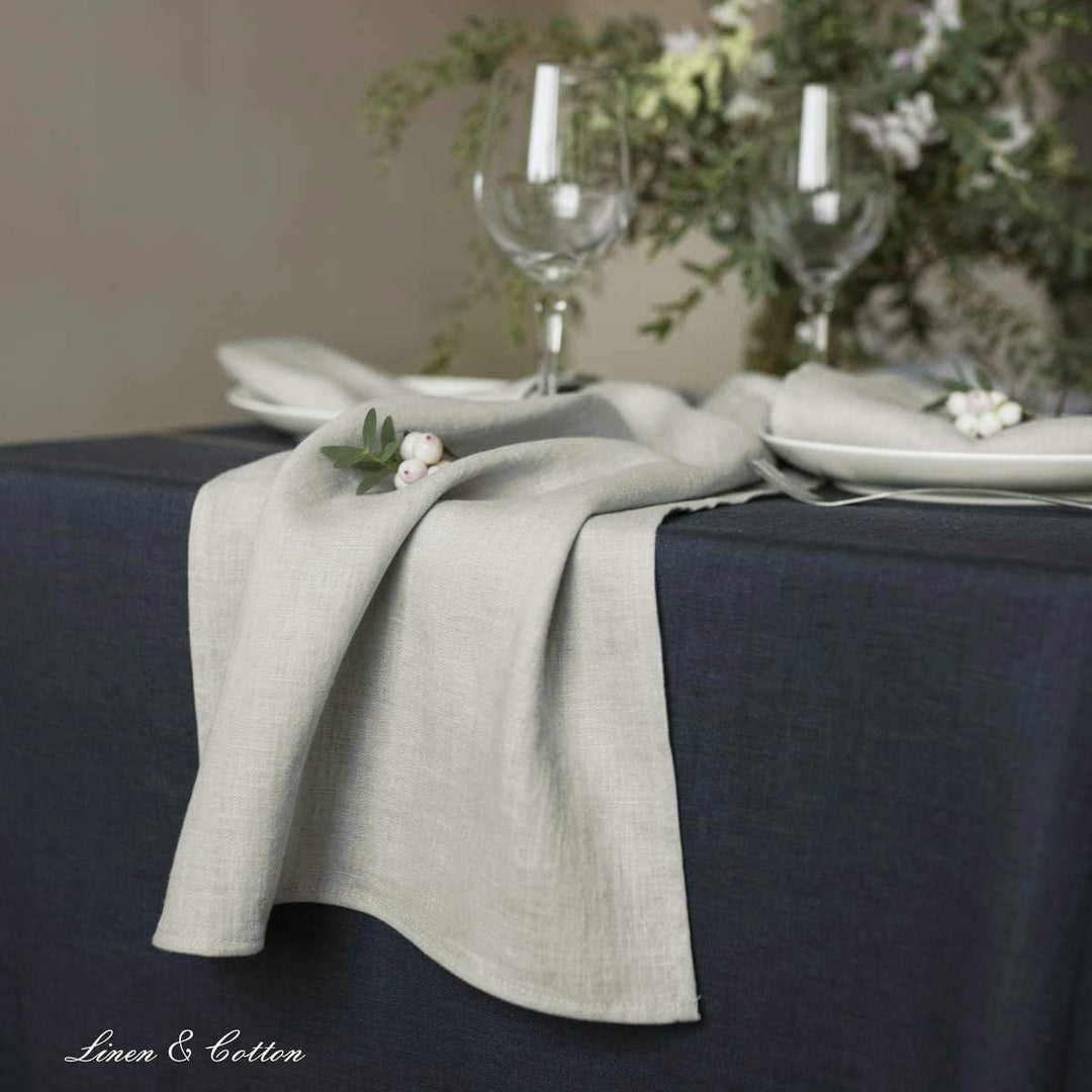 Linen &amp; Cotton Tischläufer Stoff Tischband Tischdeko Hygge 100% Leinen, Hellgrau Grau (40 x 180 cm)