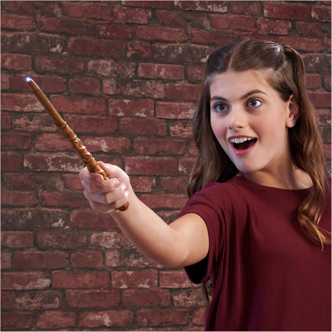 Wizarding World Harry Potter - Leuchtzauberstab von Hermine Granger mit Patronus-Projektion,, ca. 33