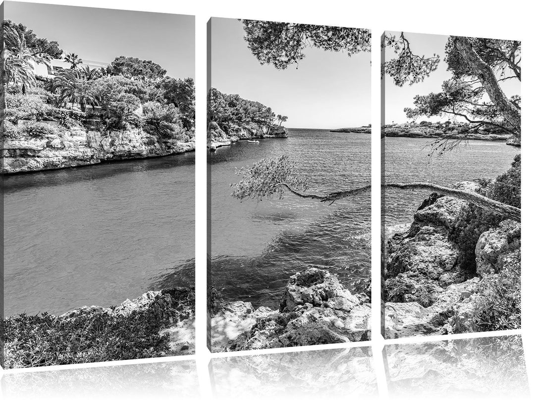 Pixxprint Idyllische Ansicht des Mittelmeers am Mallorca Bay Cove Kunst B&W 3-Teiler Leinwandbild 12