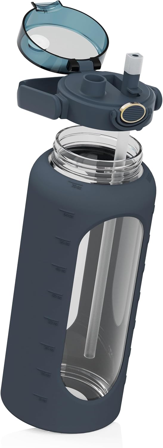 spottle Glasflasche 2 Liter - Trinkflasche 2L Glas mit Strohhalm - Grosse Wasserflasche mit Schutzhü
