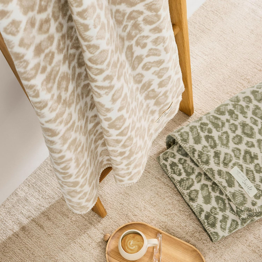 s.Oliver Leo Decke 150x200 cm - Baumwollmix, Made in Germany, warm & waschbar, Kuscheldecke Leoparde