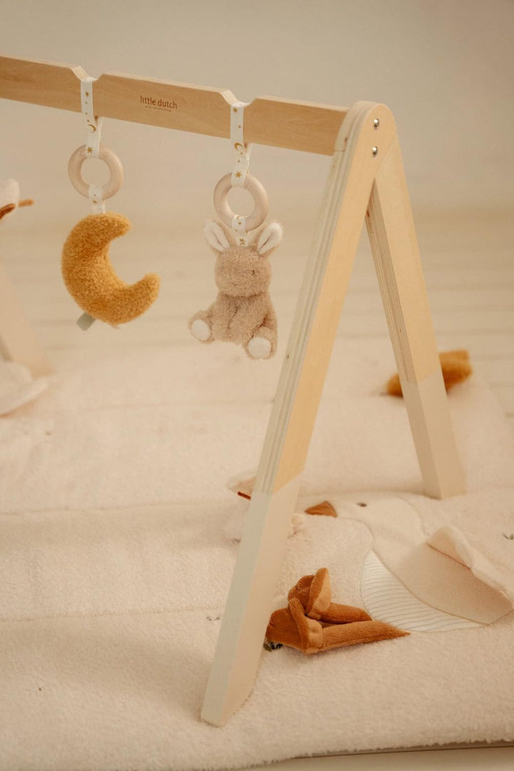Little Dutch 8410 Holz Baby Gym Spieltrapez Spielbogen Holz inkl. Anhänger - Newborn Naturals