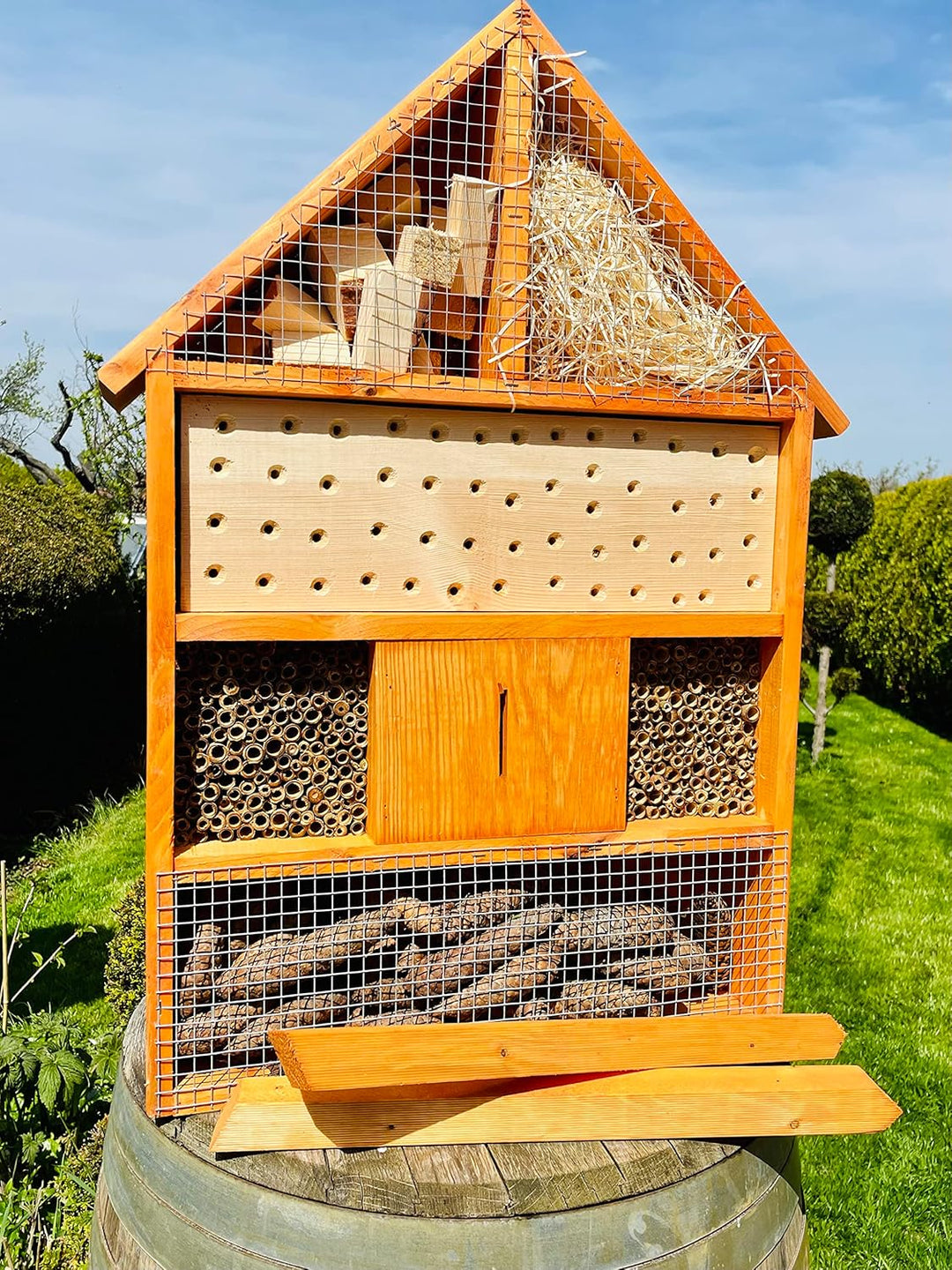 DARLUX massives handgefertigtes Insektenhotel XL aus Holz mit Standfuss 97 x 51 x 12 cm (HxBxT) Wild