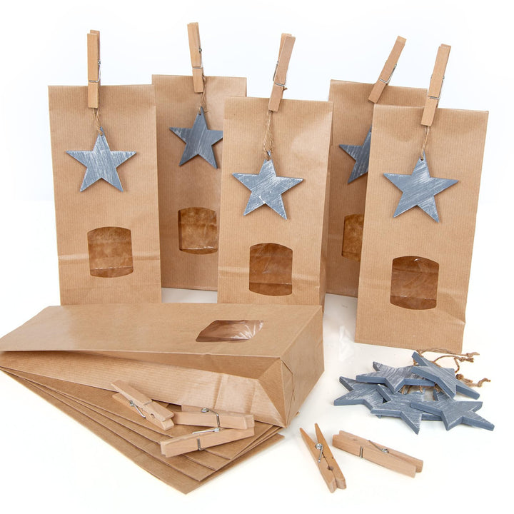 Logbuch-Verlag 20 kleine Weihnachten Tüten mit Holzsterne Anhänger 10 x 6,5 x 27,5 cm innen beschich