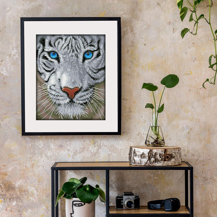 DIAMOND DOTZ DD8.016 - Original 5D Diamond Painting Set Weisser Tiger Magie, Kreativset mit 17.228 D