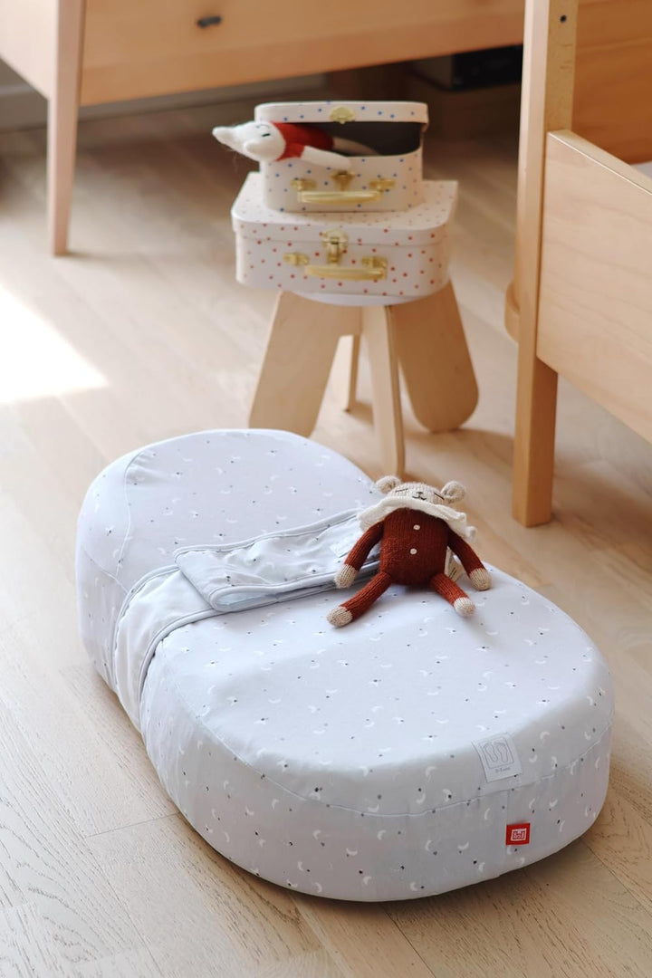 RED CASTLE, Cocoonababy Moon & Stars Kinderbettverkleinerer