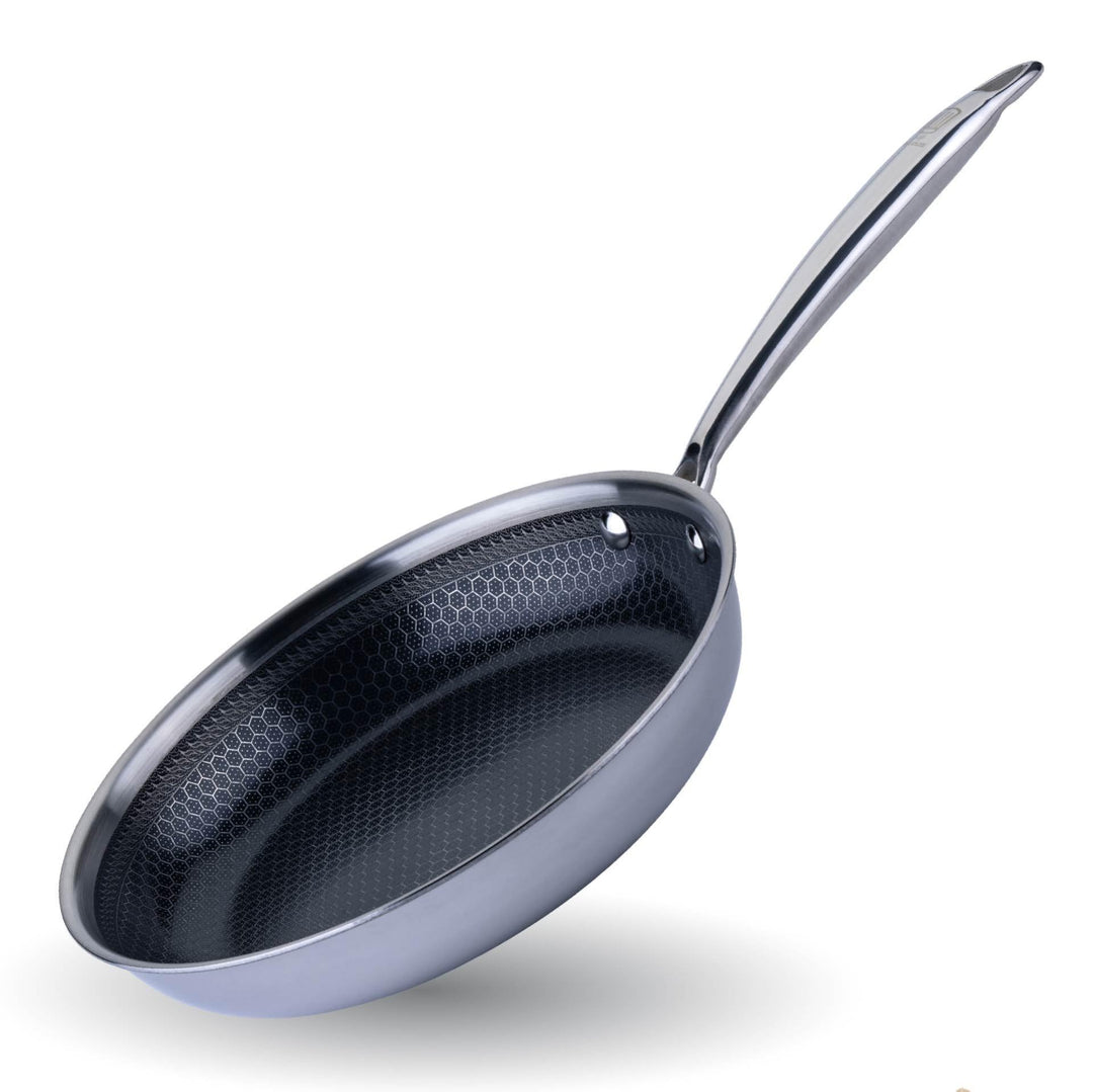 FACKELMANN Chefkoch trifft Antihaftpfanne – Ø24 cm Premium Bratpfanne aus Edelstahl mit keramischer