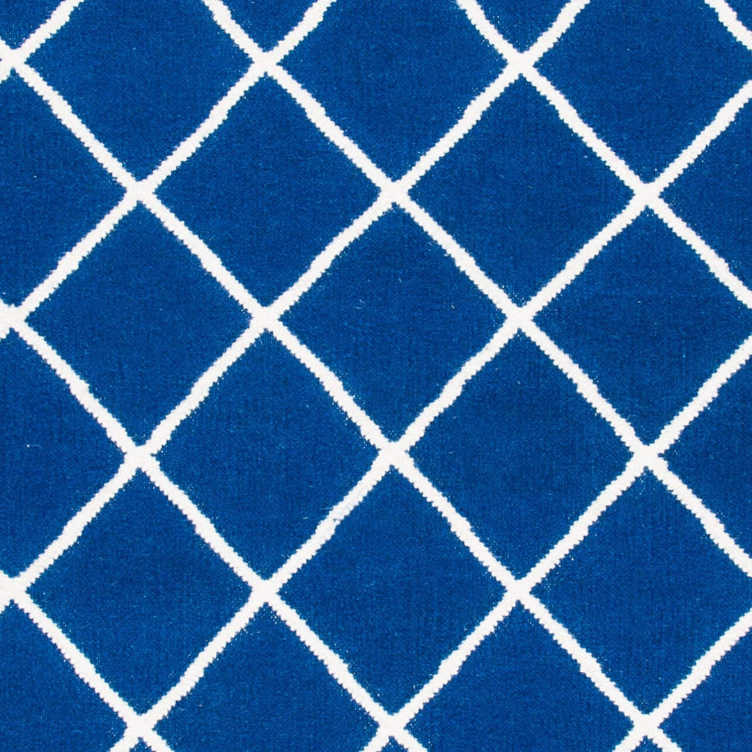 SAFAVIEH Zeitgenössische Teppich für Wohnzimmer, Esszimmer, Schlafzimmer - Dhurrie Collection, Kurze