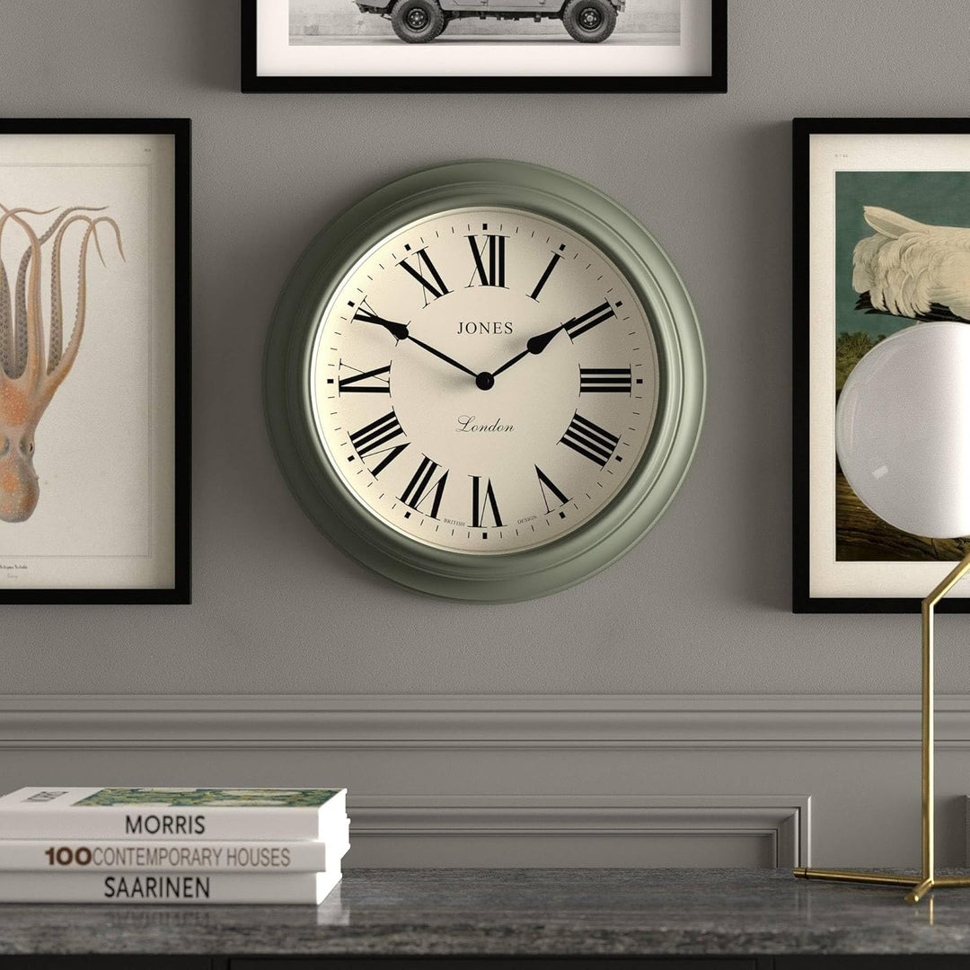 JONES CLOCKS® Supper Club wanduhr | Grosse Klassische runde Uhr | 40 cm | Spargelgrün | Römische Zif