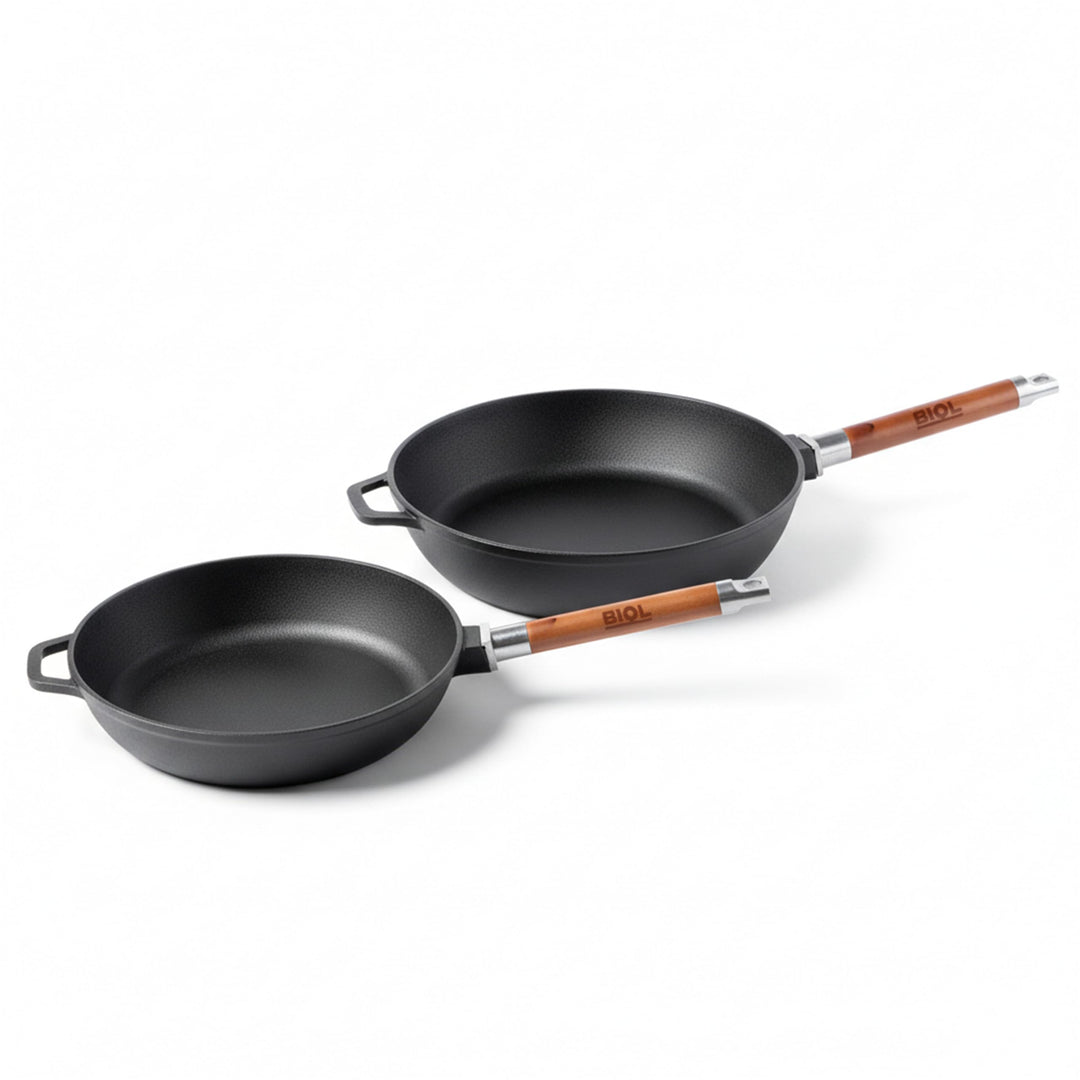BIOL Gusseisen Pfannen Set 24 cm + 26 cm – 2-teilig – Mit abnehmbaren Holzgriffen – Für Induktion, G