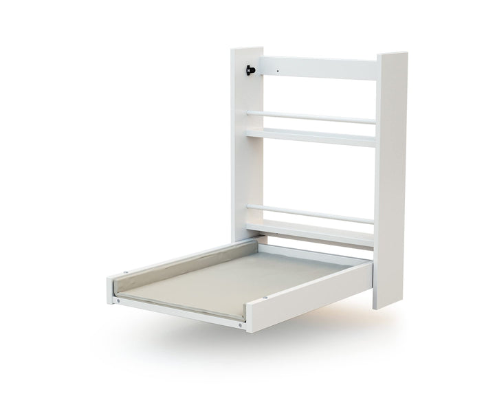 AT4 - Wandmontierter Wickeltisch + ESSENTIEL-Matratze Weiss | Masse geöffnet (L x B x H): 56 x 77,5