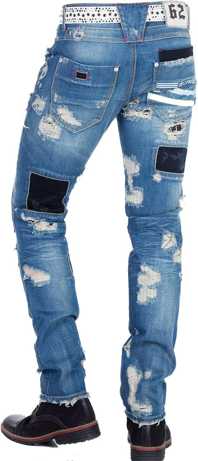 Cipo & Baxx Herren Jeanhose | Destroyed & Frayed Denim mit Nieten, Kunstleder, Ziernähte & Graffiti