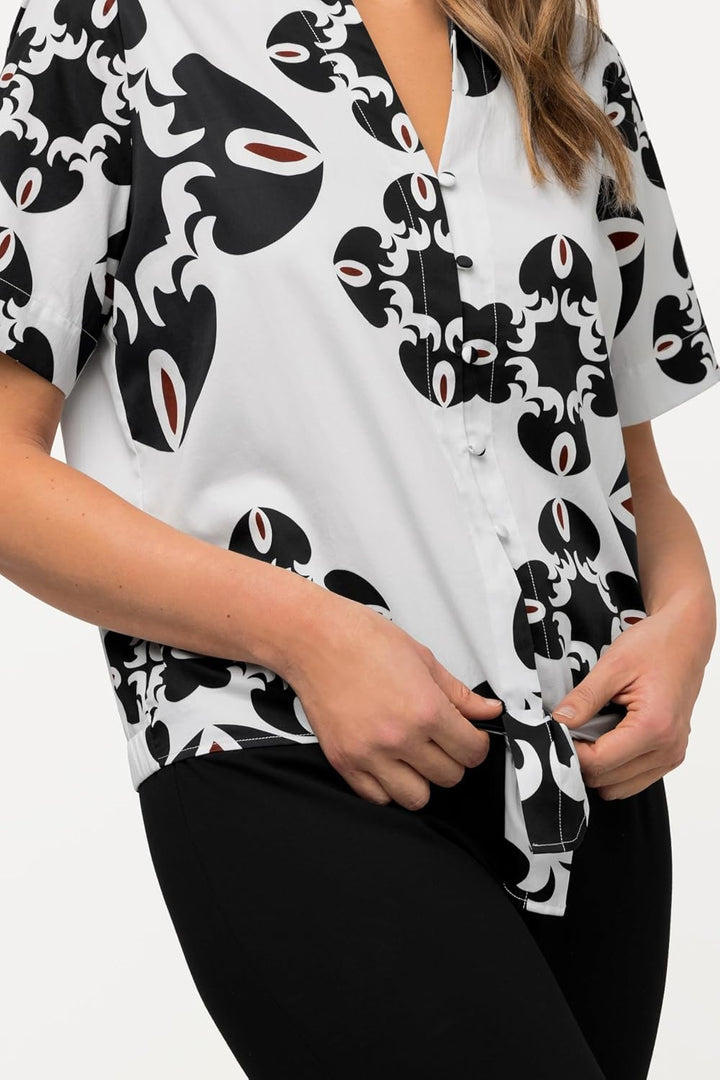 Ulla Popken Damen grosse Grössen Übergrössen Plus Size Bluse, grafischer Druck, Saumknoten, Hemdkrag