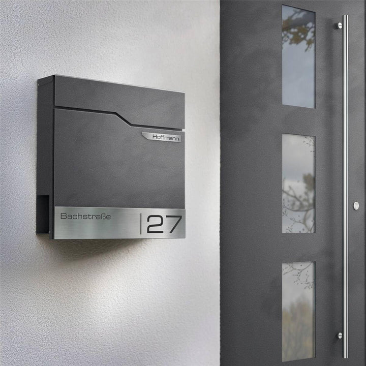 Metzler Design Briefkasten Thobe - inkl. V2A Edelstahl-Namensschild - Wandbriefkasten in Eisenglimme