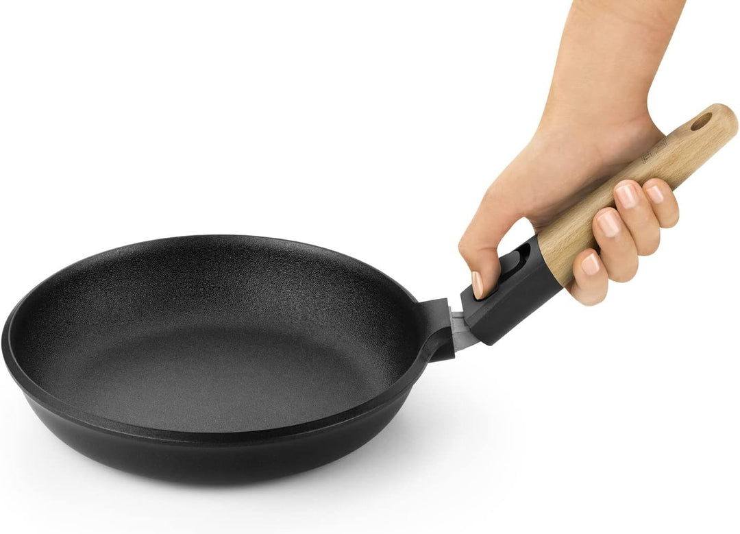 BRA MARKET Bratpfanne, 18 cm, Aluminiumguss, abnehmbarer Griff aus Naturholz, dreilagig, PFOA-frei,