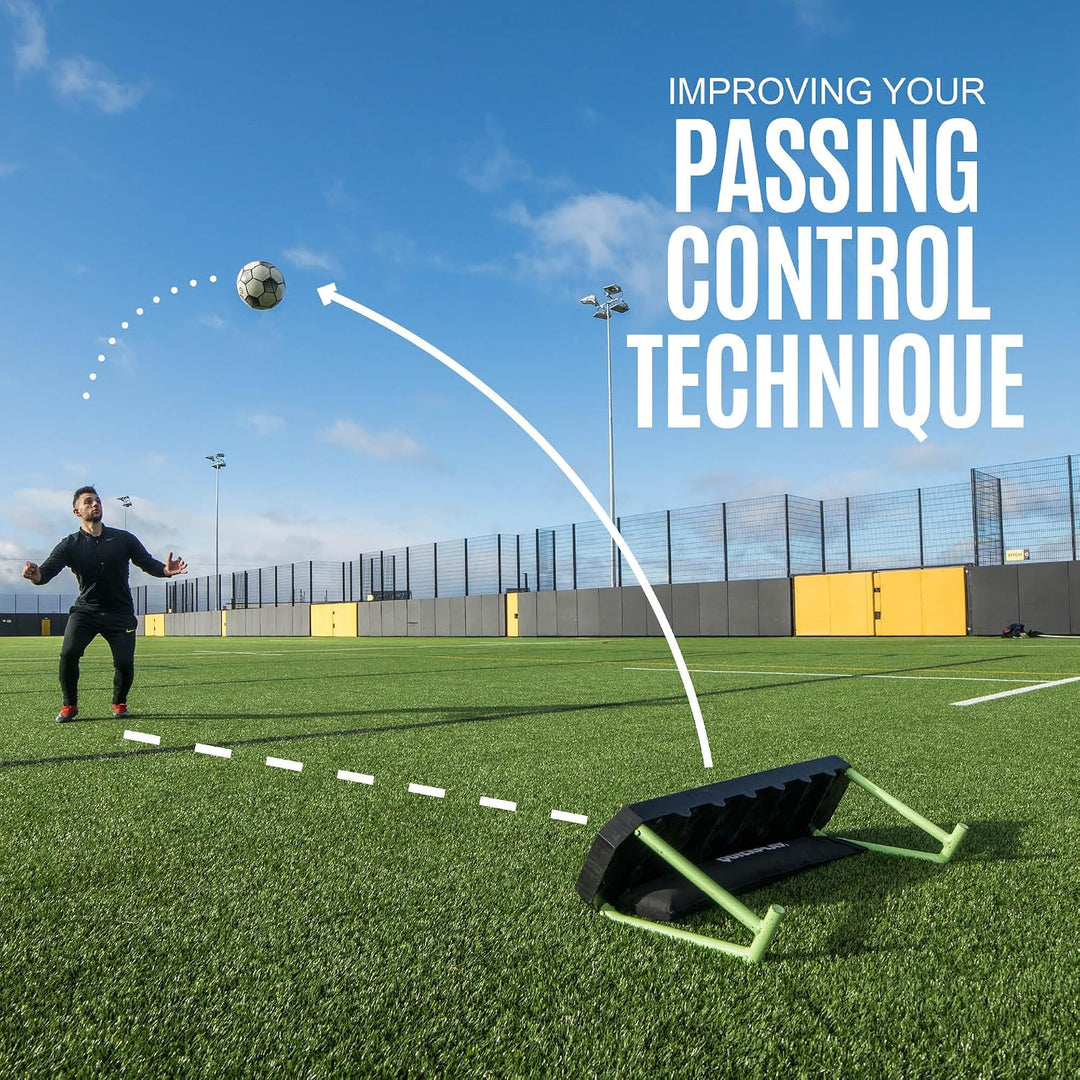 QUICKPLAY Replay Station Fussball-Rückprallbrett – Tragbarer Dual-Oberflächen-Fussball-Rebounder mit