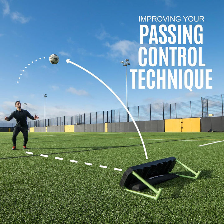 QUICKPLAY Replay Station Fussball-Rückprallbrett – Tragbarer Dual-Oberflächen-Fussball-Rebounder mit