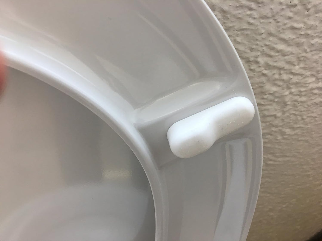 WC-Sitz aus Duroplast, Serie Clodia del Dolomite, Weiss mit abnehmbaren Edelstahl-Scharnieren.