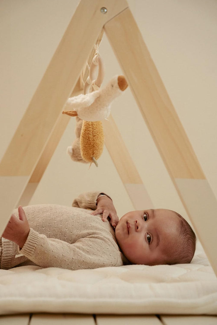 Little Dutch 8410 Holz Baby Gym Spieltrapez Spielbogen Holz inkl. Anhänger - Newborn Naturals