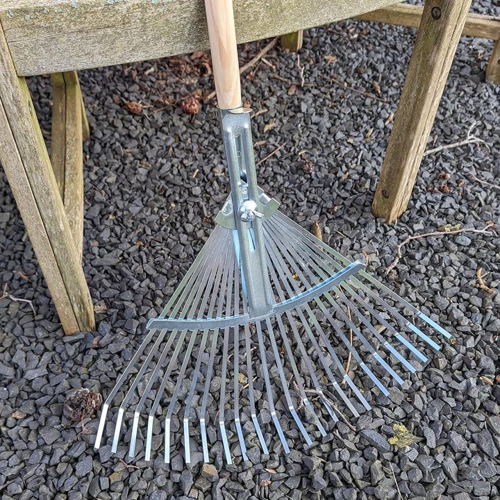 Garten Gerät Harke Rasen Boden Erde Rechen Metall Zinken Gartenrechen mit und ohne Holz Stiel (Reche