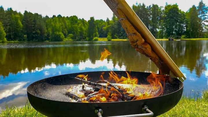 SOUK ONE Flammlachsbrett aus Buche Holz/Edelstahl – Rostfrei, Verstellbare Halterung, Perfekt für Fe